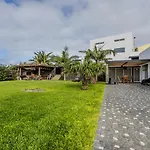 Guestready - Charming Retreat With Garden בית הארחה