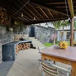 Guestready - Charming Retreat With Garden בית הארחה 4*