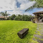 בית הארחה Guestready - Charming Retreat With Garden 4*