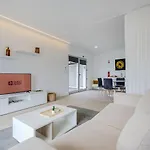 Guestready - Charming Retreat With Garden בית הארחה