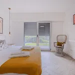 Guestready - Charming Retreat With Garden בית הארחה 4*