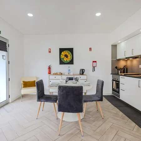 Maison d'hôtes Guestready - Charming Retreat With Garden Ribeira Grande