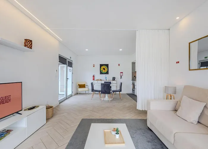 Guestready - Charming Retreat With Garden 3* هيبيرا غْريندي