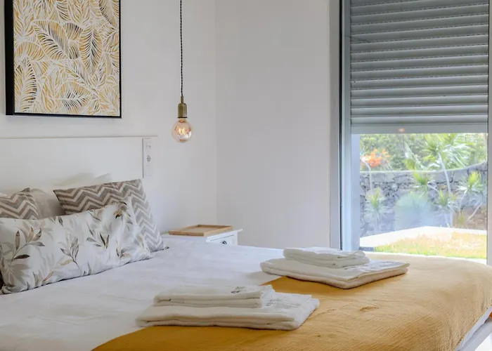 Guestready - Charming Retreat With Garden بيت ضيافة هيبيرا غْريندي