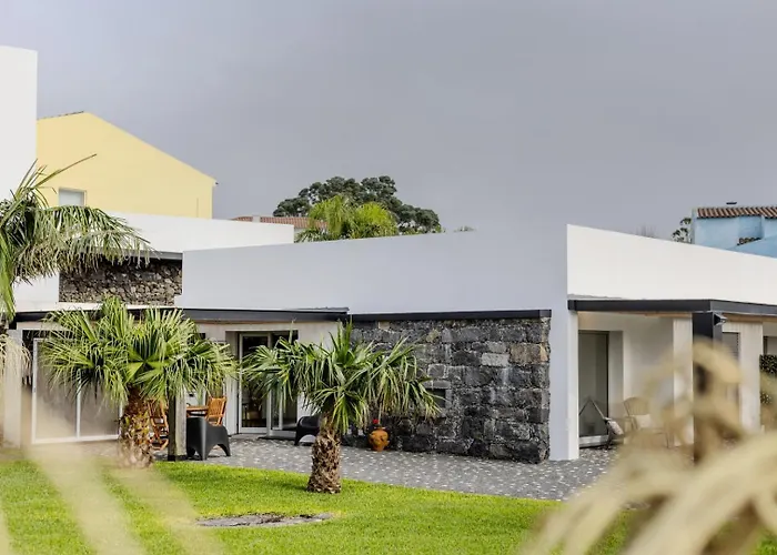 Guestready - Charming Retreat With Garden 3* هيبيرا غْريندي