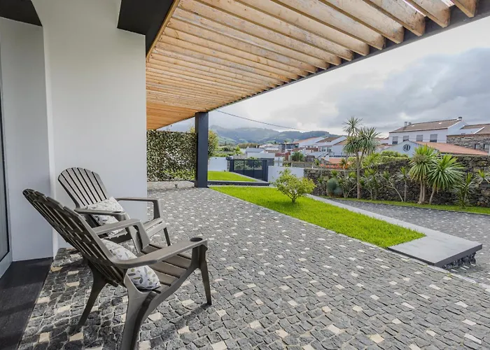 Guestready - Charming Retreat With Garden بيت ضيافة 3*