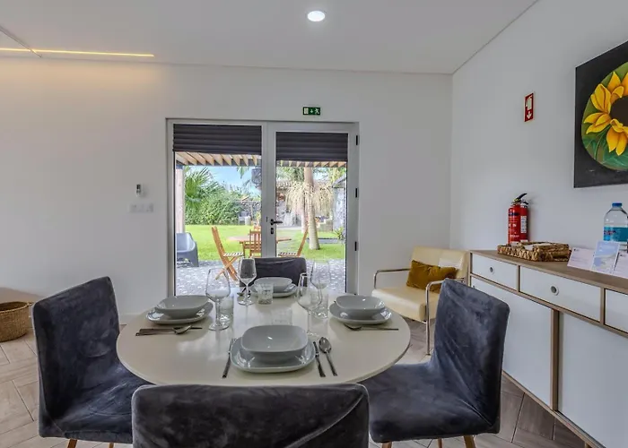 Guestready - Charming Retreat With Garden Pensjonat