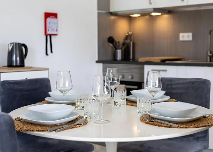 Guestready - Charming Retreat With Garden بيت ضيافة هيبيرا غْريندي